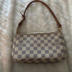 Louis Vuitton pochette bag